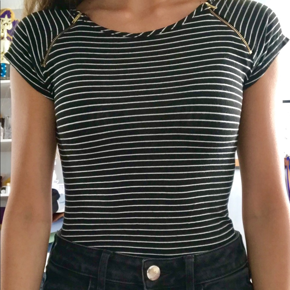 Black & white striped fitted t shirt.